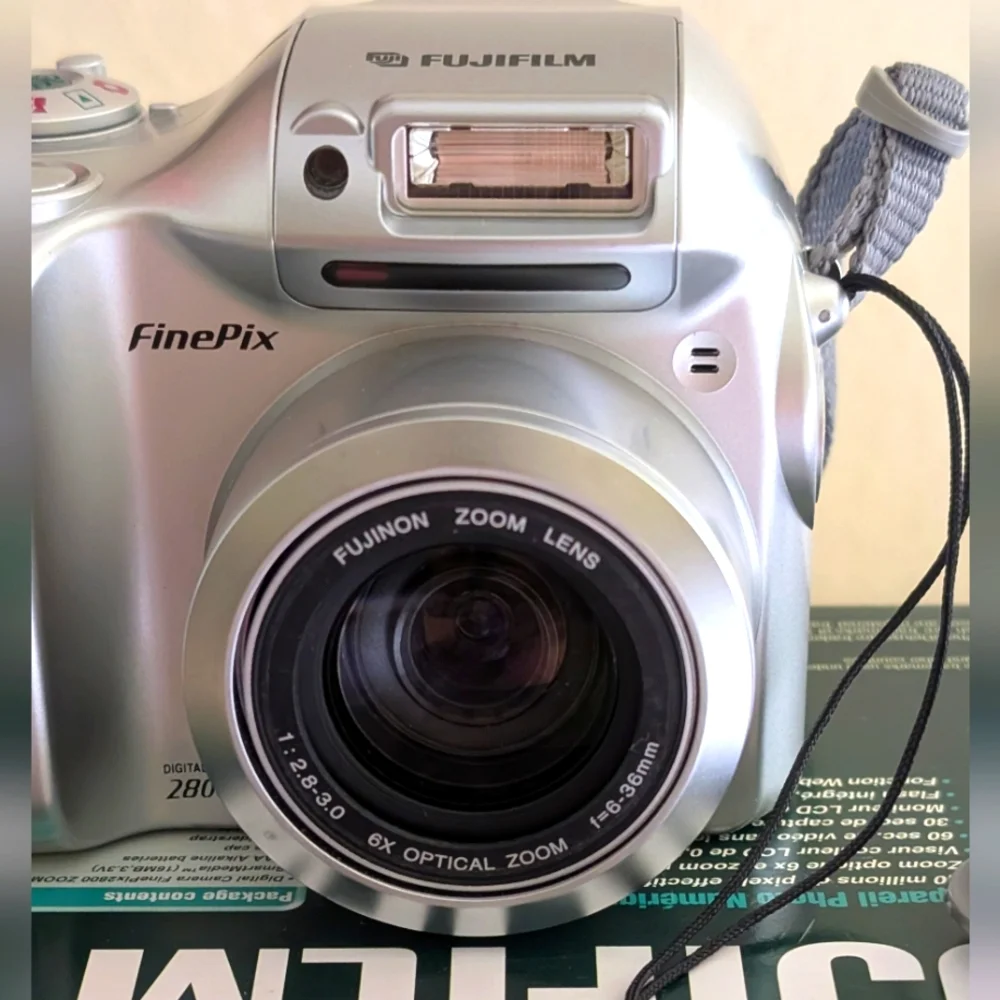 FUJIFILM FINEPIX 2800 MEGAPIXEL 6x OPTICAL ZOOM VIDEO & AUDIO DIGITAL CA…